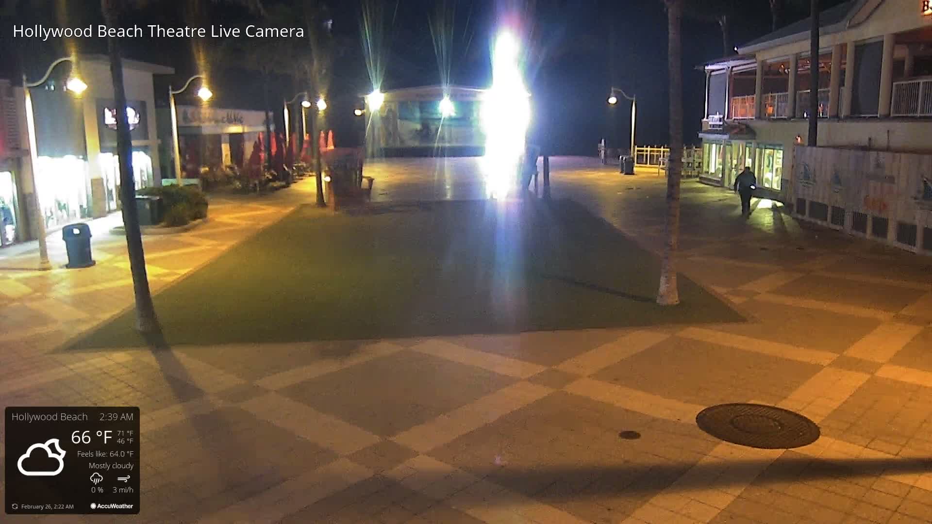 Hollywood Beach Theatre & Big Chairs Square Live Cam - Holywood, Broward, Florida, USA