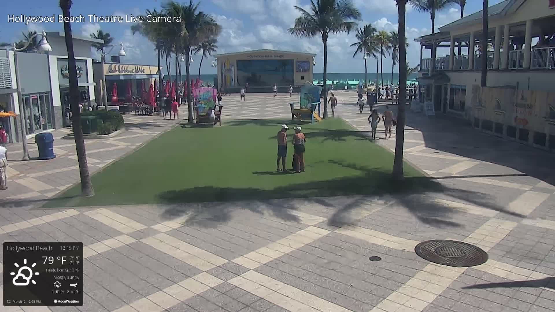 Hollywood Beach Theatre & Big Chairs Square Live Cam - Holywood, Broward, Florida, USA