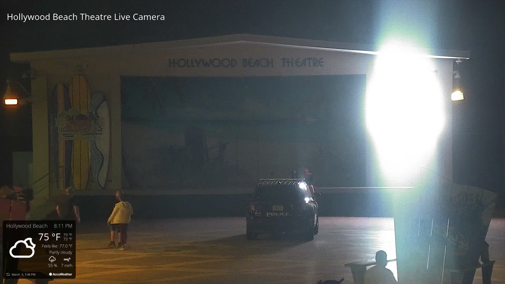 Hollywood Beach Theatre & Big Chairs Square Live Cam - Holywood, Broward, Florida, USA