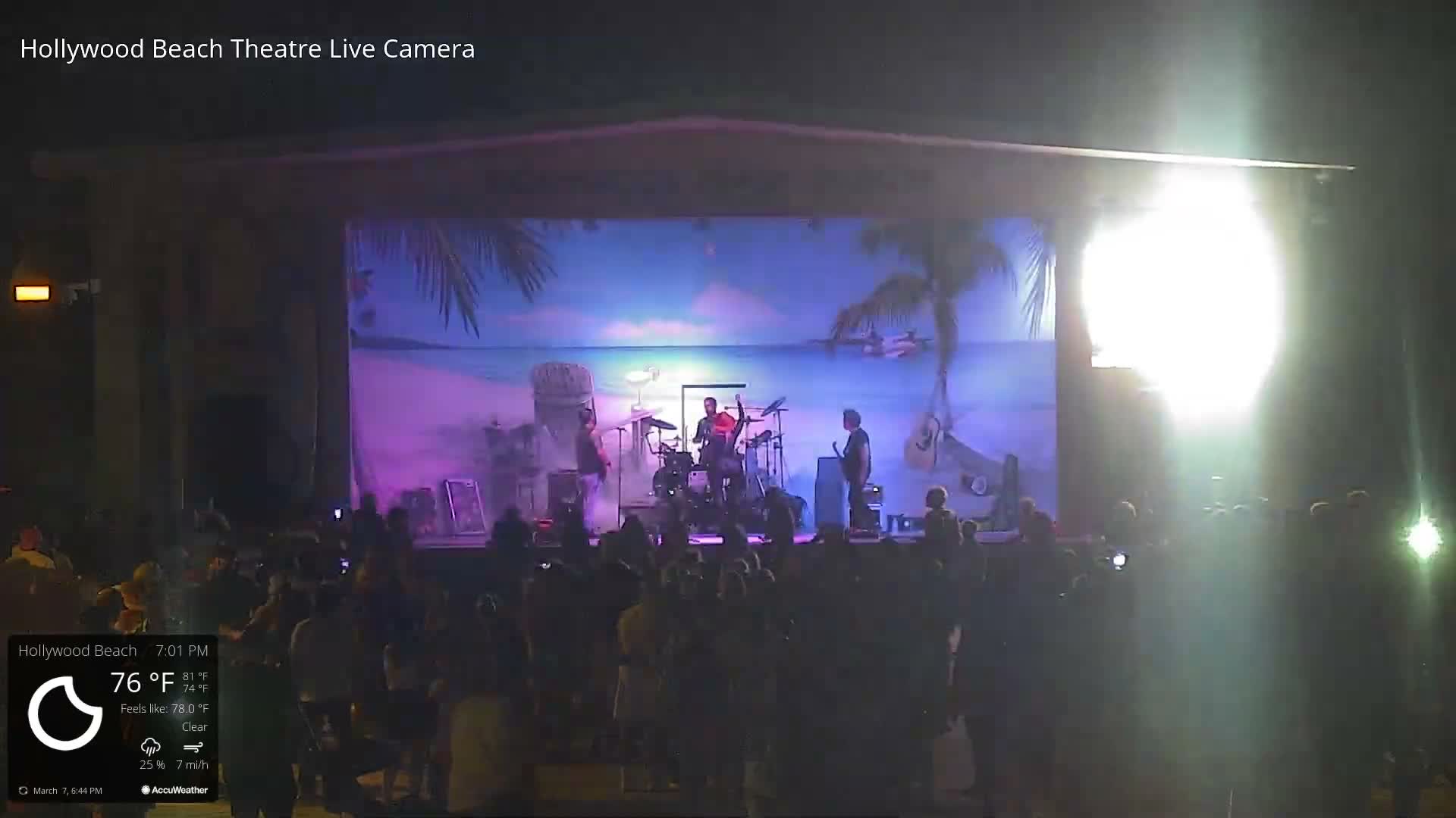 Hollywood Beach Theatre & Big Chairs Square Live Cam - Holywood, Broward, Florida, USA