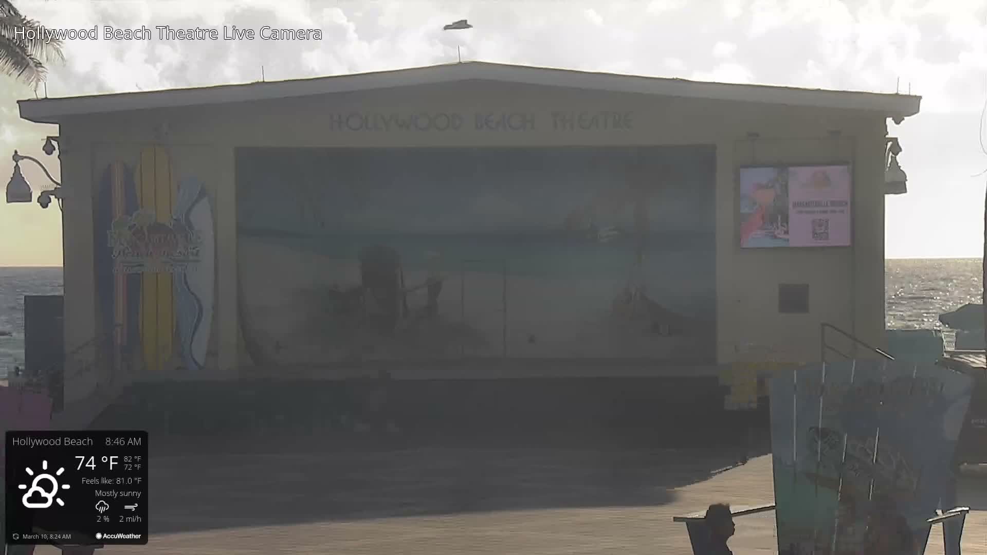 Hollywood Beach Theatre & Big Chairs Square Live Cam - Holywood, Broward, Florida, USA