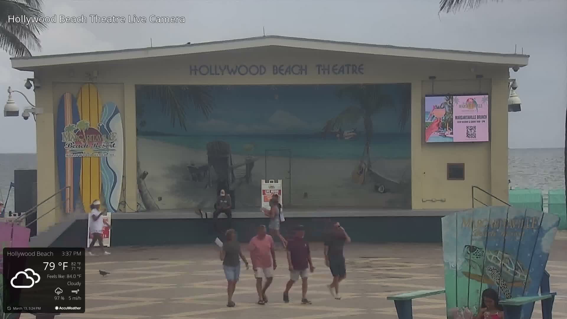 Hollywood Beach Theatre & Big Chairs Square Live Cam - Holywood, Broward, Florida, USA