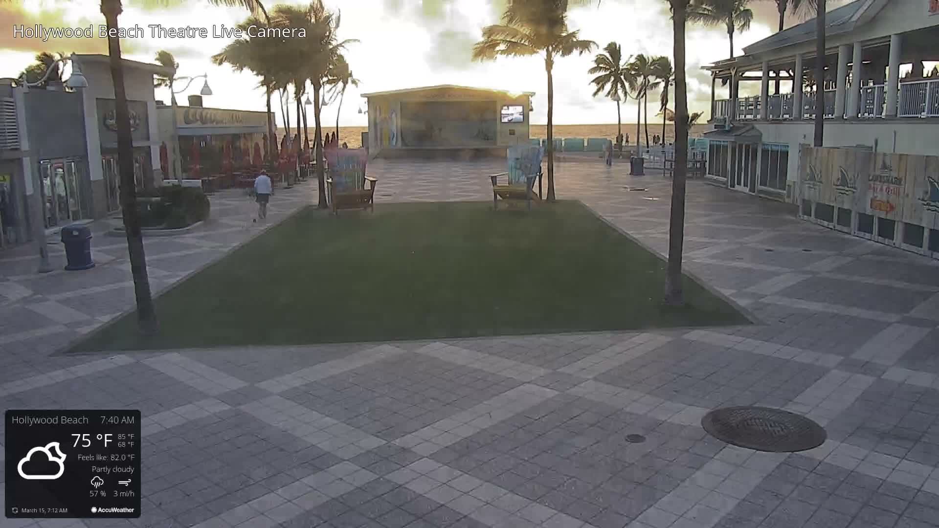 Hollywood Beach Theatre & Big Chairs Square Live Cam - Holywood, Broward, Florida, USA