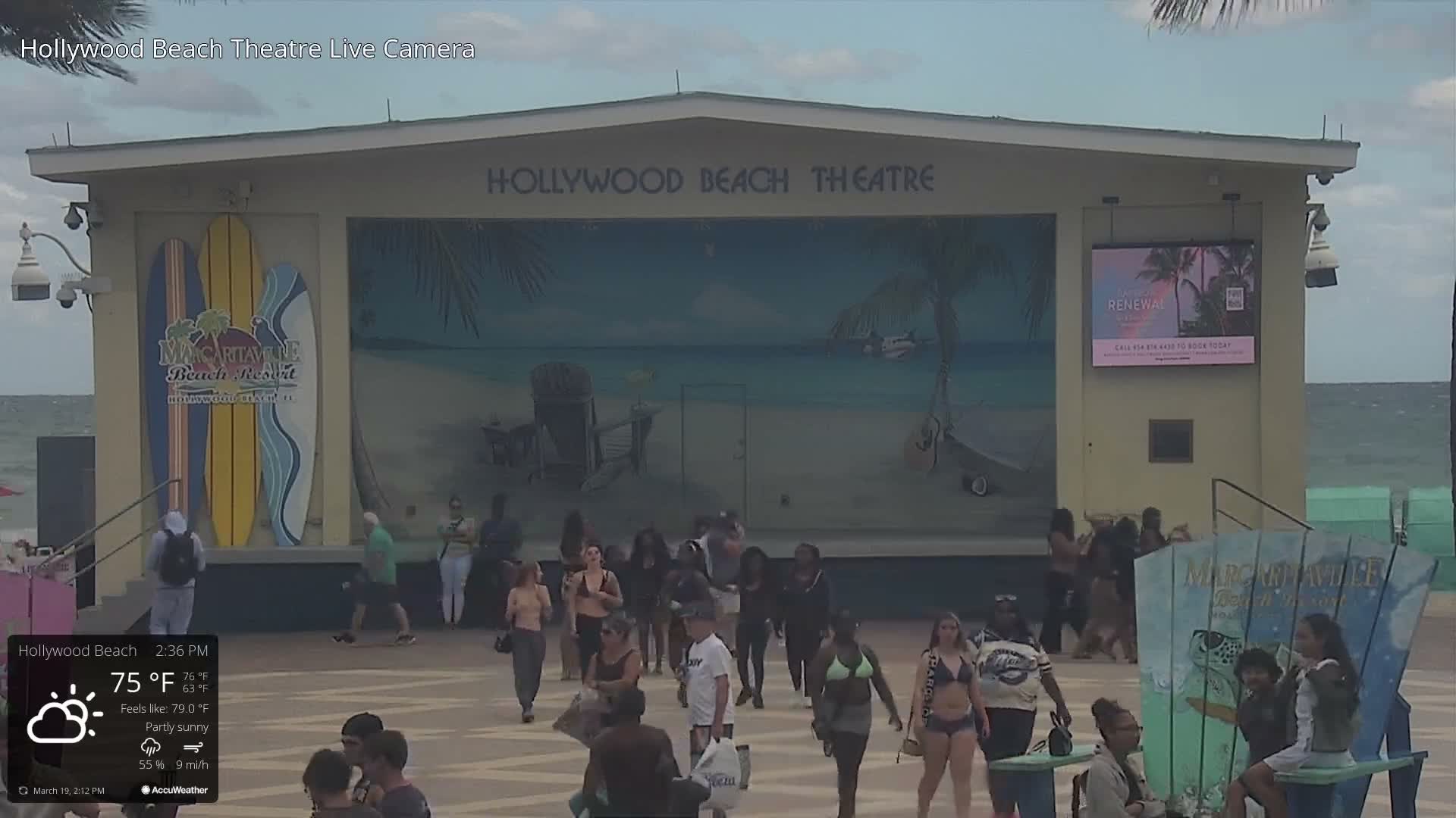 Hollywood Beach Theatre & Big Chairs Square Live Cam - Holywood, Broward, Florida, USA