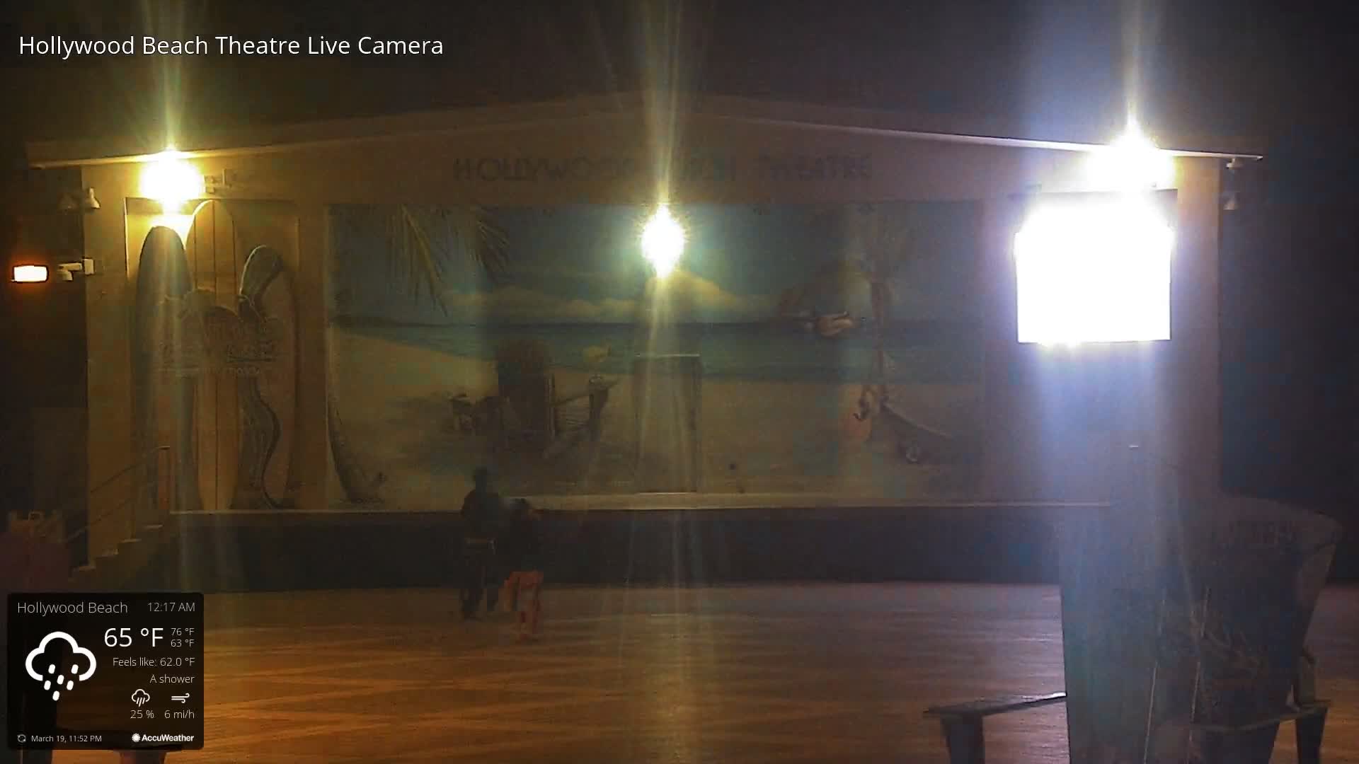 Hollywood Beach Theatre & Big Chairs Square Live Cam - Holywood, Broward, Florida, USA