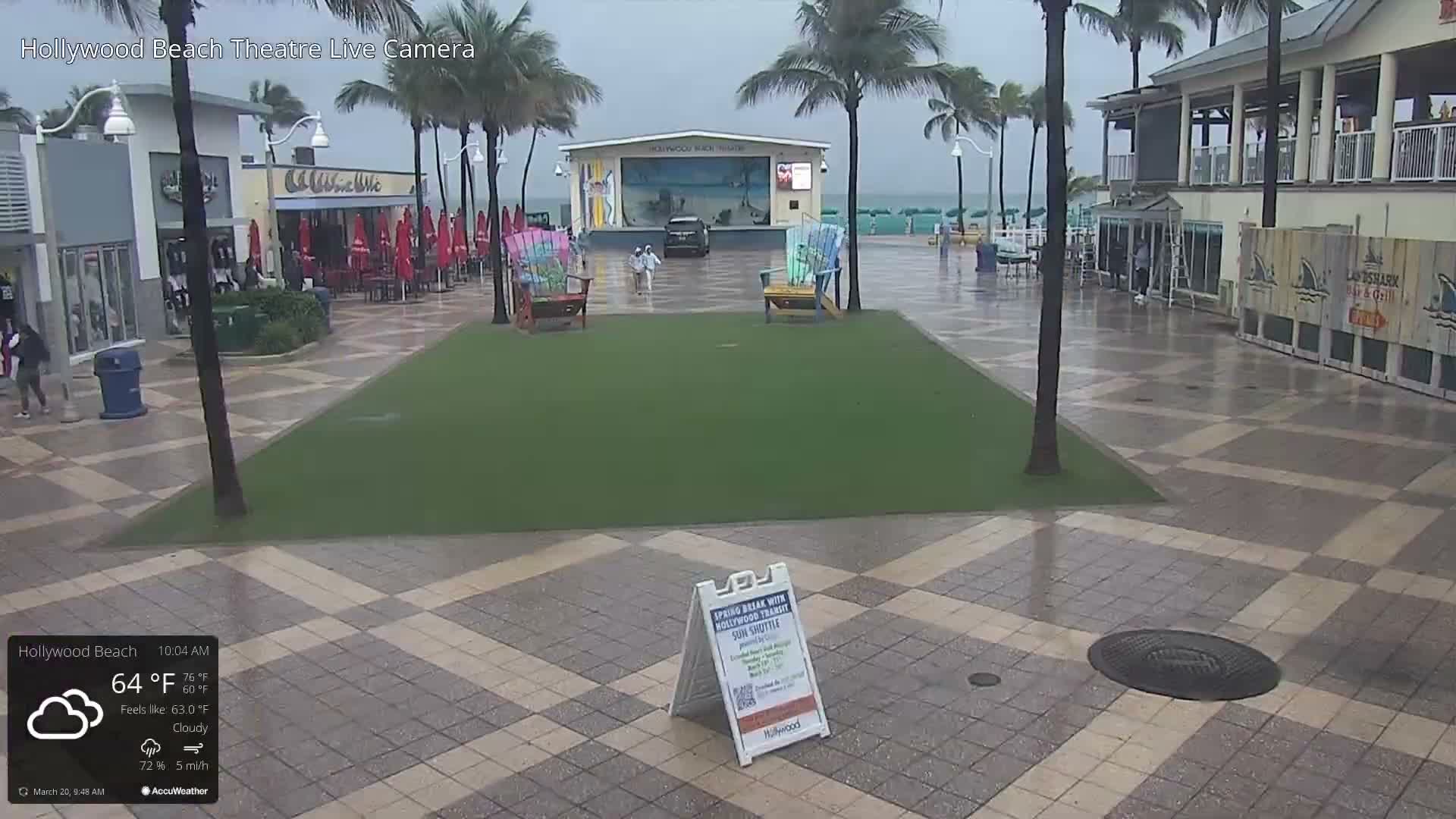 Hollywood Beach Theatre & Big Chairs Square Live Cam - Holywood, Broward, Florida, USA