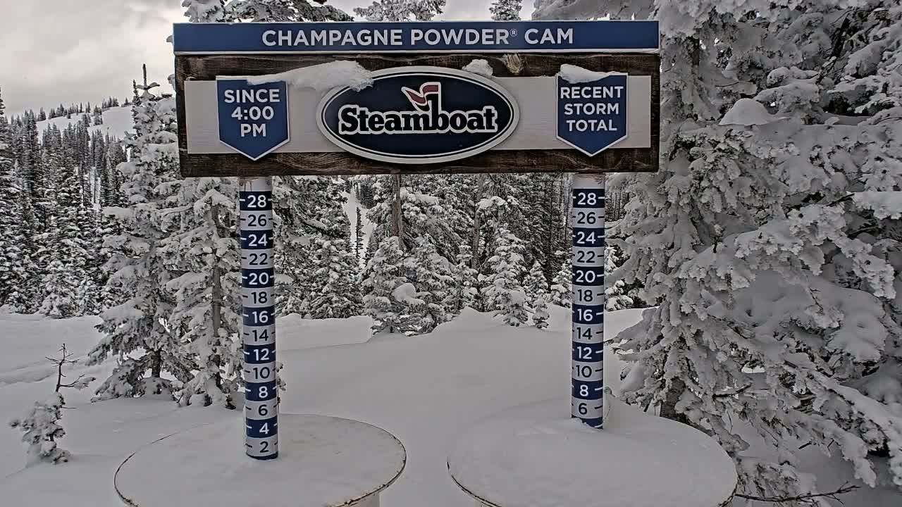 Steamboat Springs Sunshine Peak & Champagne Powder Live Cam - Steamboat Springs, Routt County, Colorado, USA
