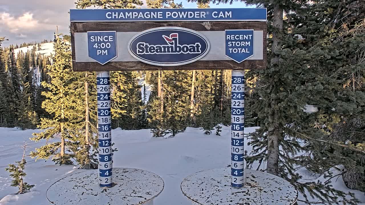 Steamboat Springs Sunshine Peak & Champagne Powder Live Cam - Steamboat Springs, Routt County, Colorado, USA