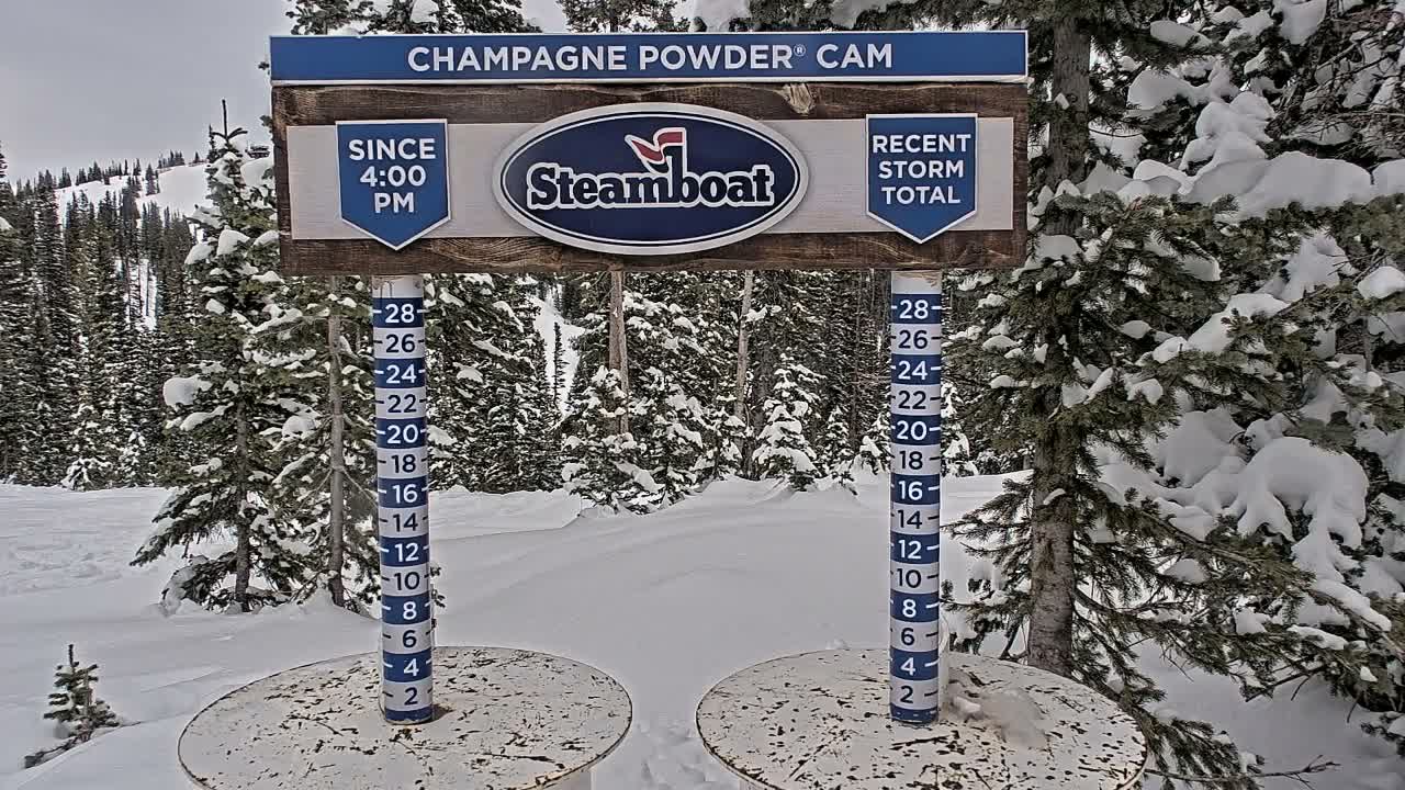 Steamboat Springs Sunshine Peak & Champagne Powder Live Cam - Steamboat Springs, Routt County, Colorado, USA