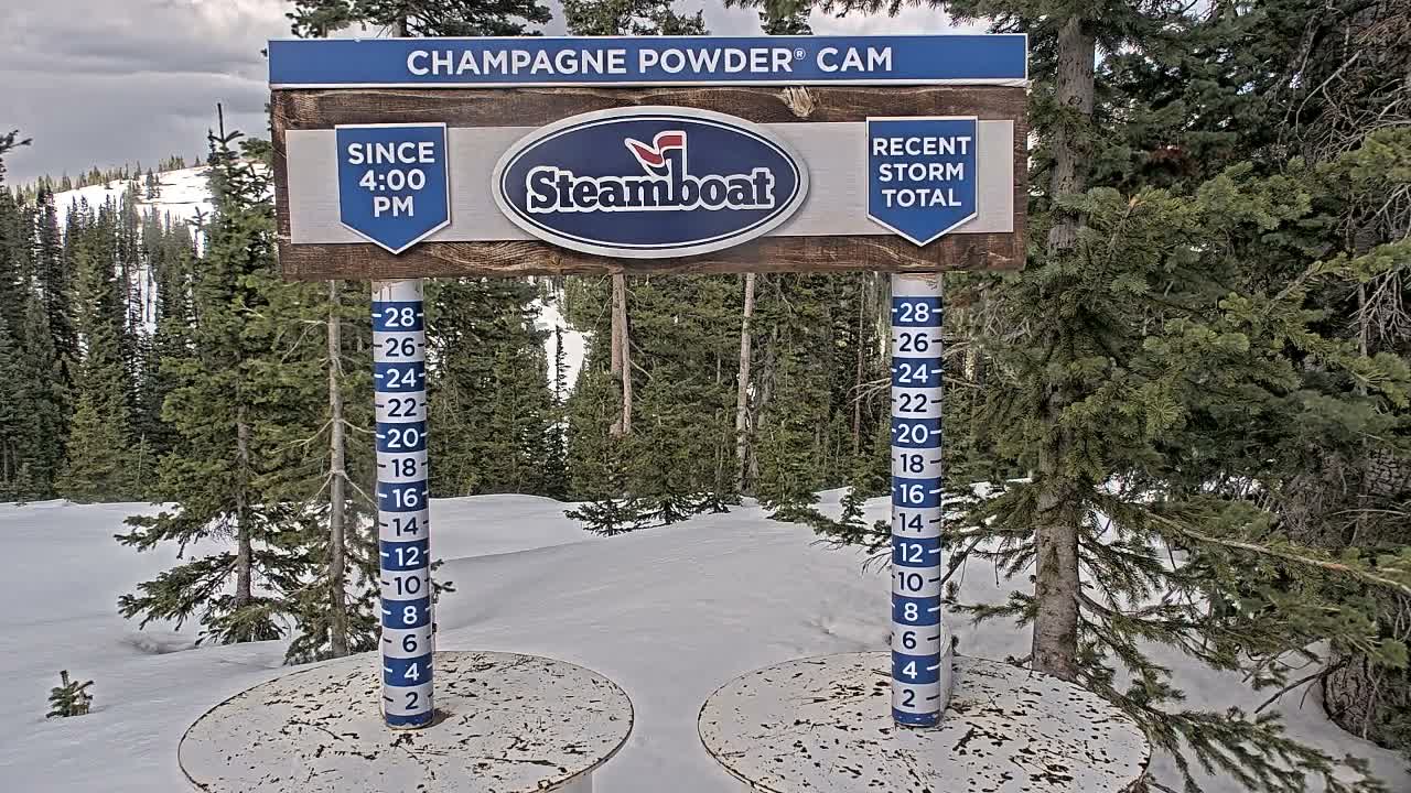 Steamboat Springs Sunshine Peak & Champagne Powder Live Cam - Steamboat Springs, Routt County, Colorado, USA
