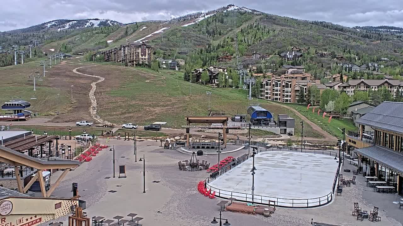 Steamboat Springs Ski Village Square & Ski Slopes Live Cam - Steamboat Springs, Routt County, Colorado, USA