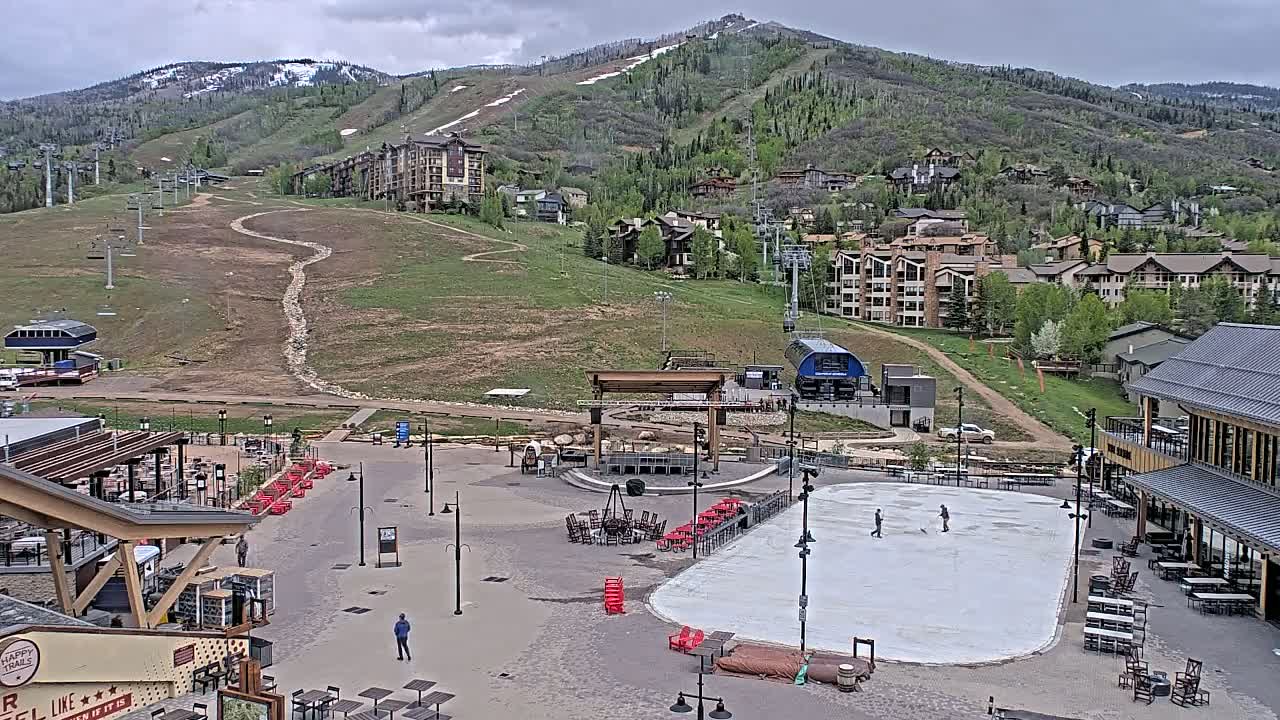 Steamboat Springs Ski Village Square & Ski Slopes Live Cam - Steamboat Springs, Routt County, Colorado, USA
