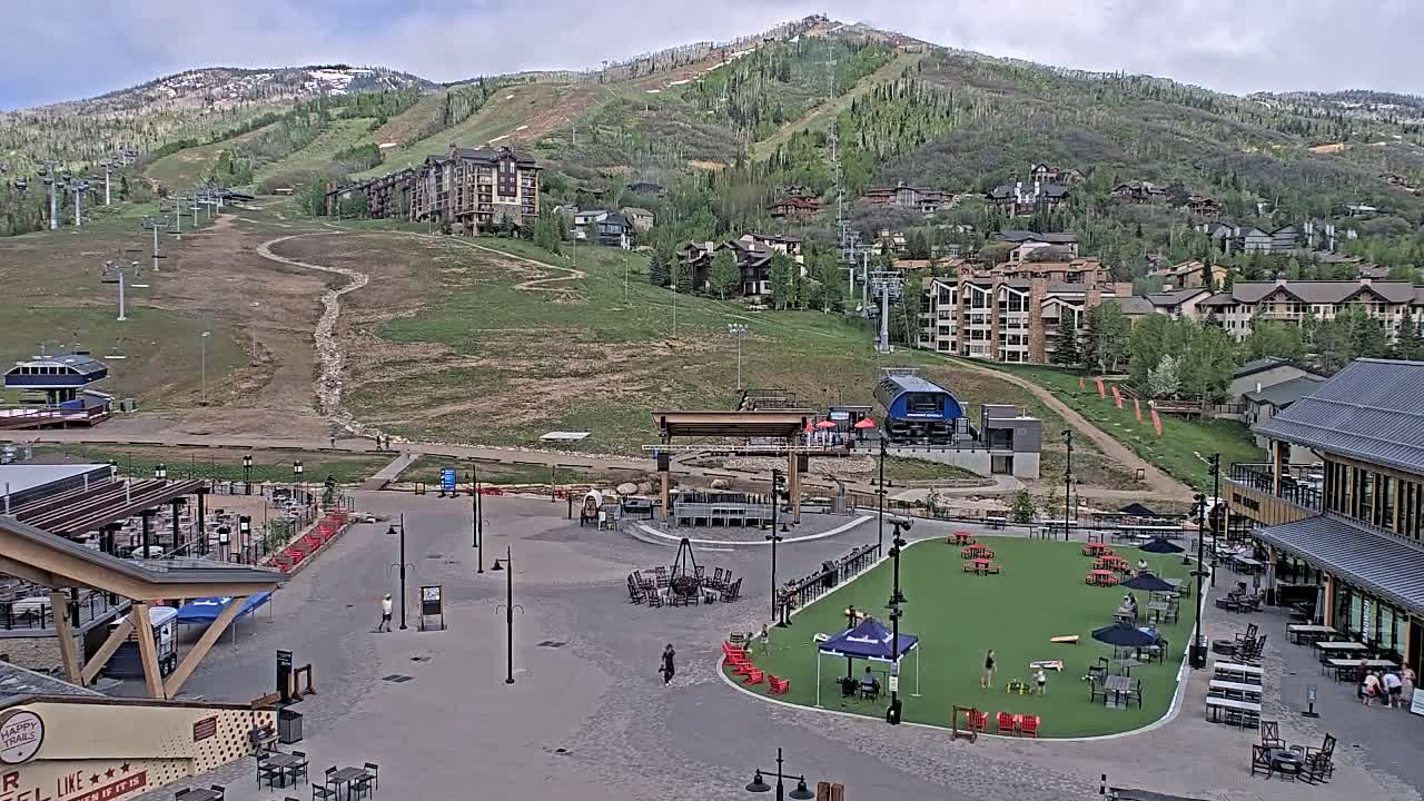 Steamboat Springs Ski Village Square & Ski Slopes Live Cam - Steamboat Springs, Routt County, Colorado, USA