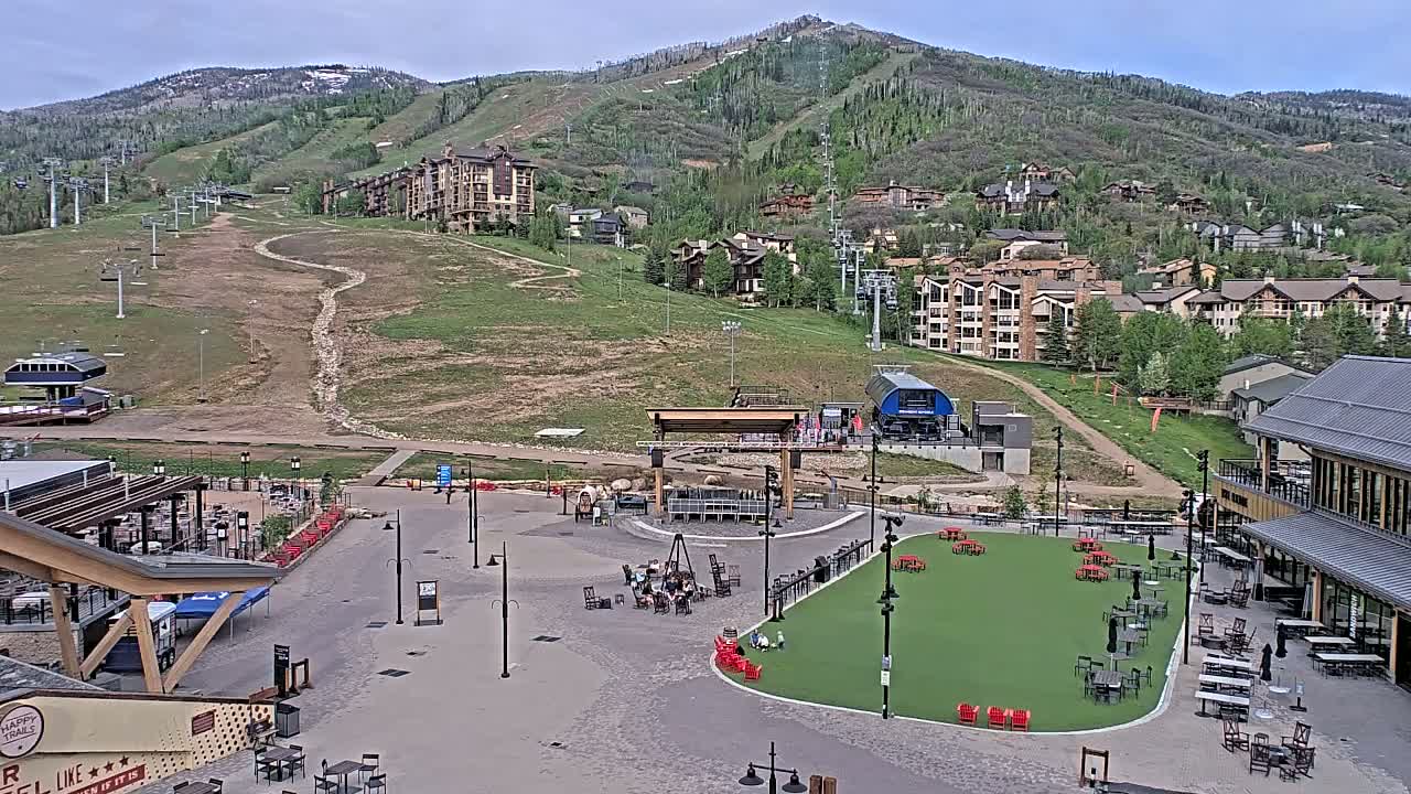 Steamboat Springs Ski Village Square & Ski Slopes Live Cam - Steamboat Springs, Routt County, Colorado, USA