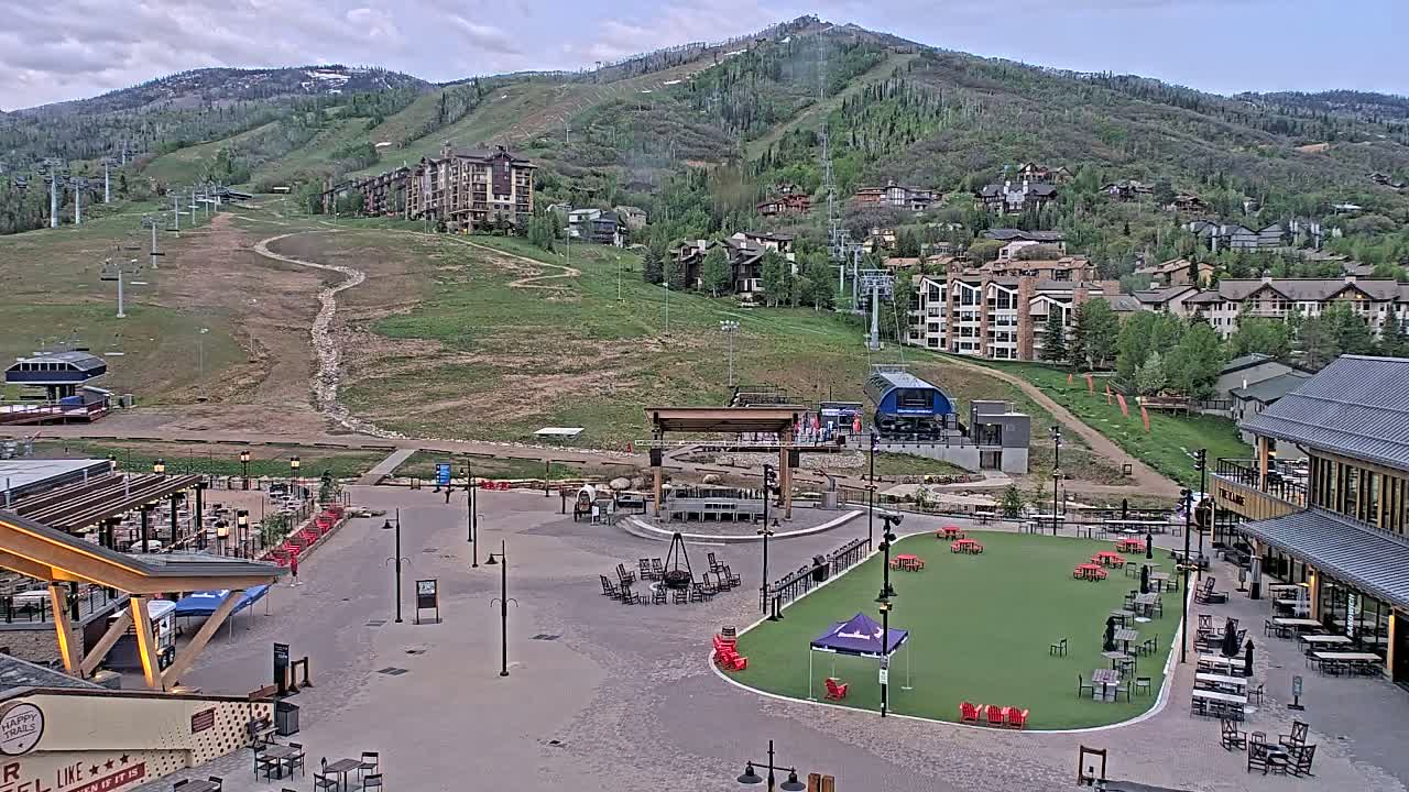 Steamboat Springs Ski Village Square & Ski Slopes Live Cam - Steamboat Springs, Routt County, Colorado, USA