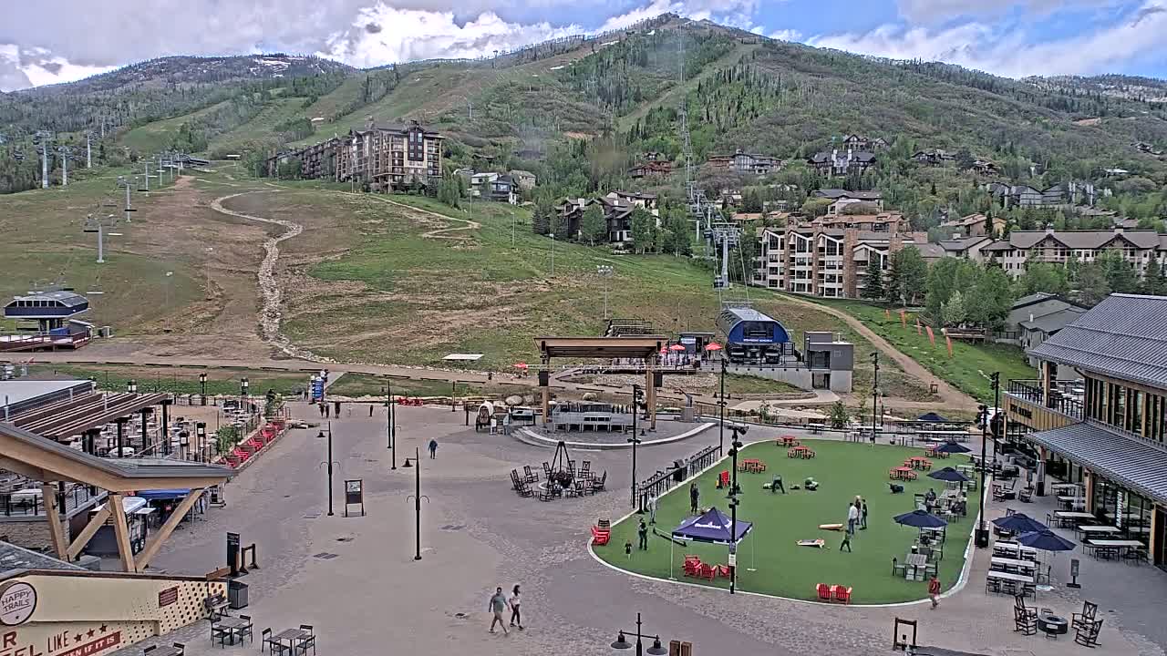 Steamboat Springs Ski Village Square & Ski Slopes Live Cam - Steamboat Springs, Routt County, Colorado, USA