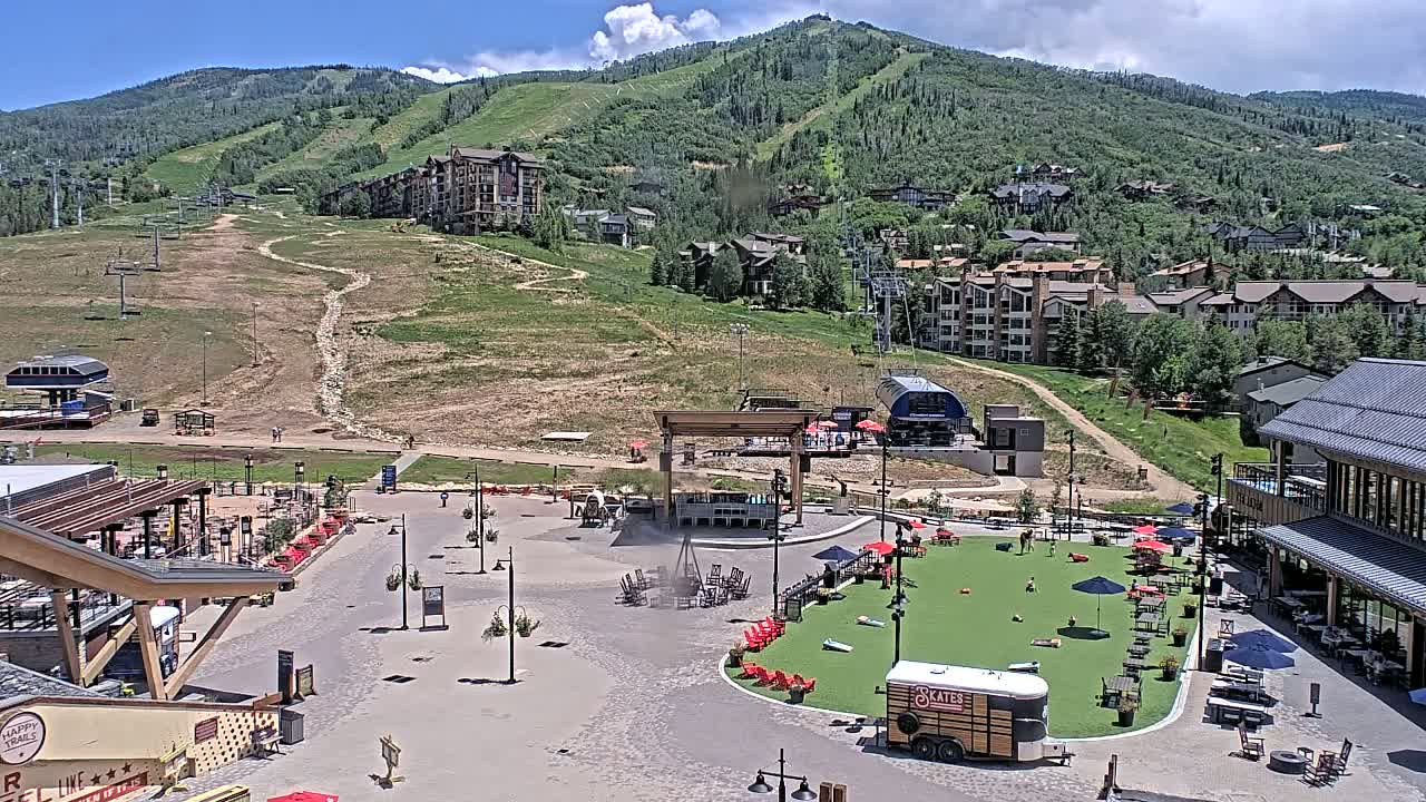 Steamboat Springs Ski Village Square & Ski Slopes Live Cam - Steamboat Springs, Routt County, Colorado, USA