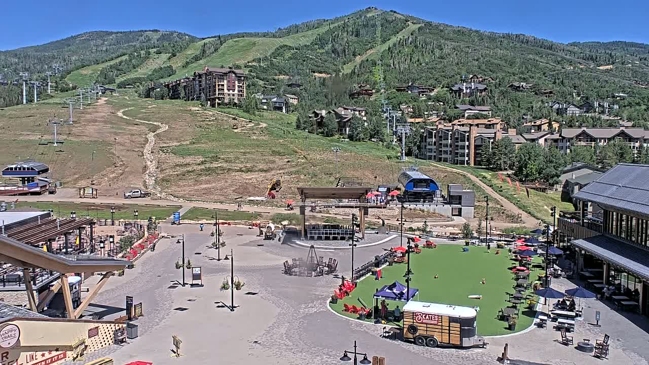 Steamboat Springs Ski Village Square & Ski Slopes Live Cam - Steamboat Springs, Routt County, Colorado, USA
