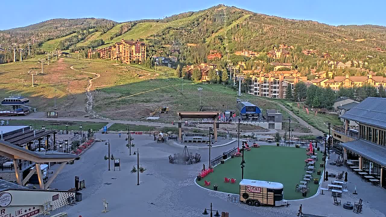 Steamboat Springs Ski Village Square & Ski Slopes Live Cam - Steamboat Springs, Routt County, Colorado, USA