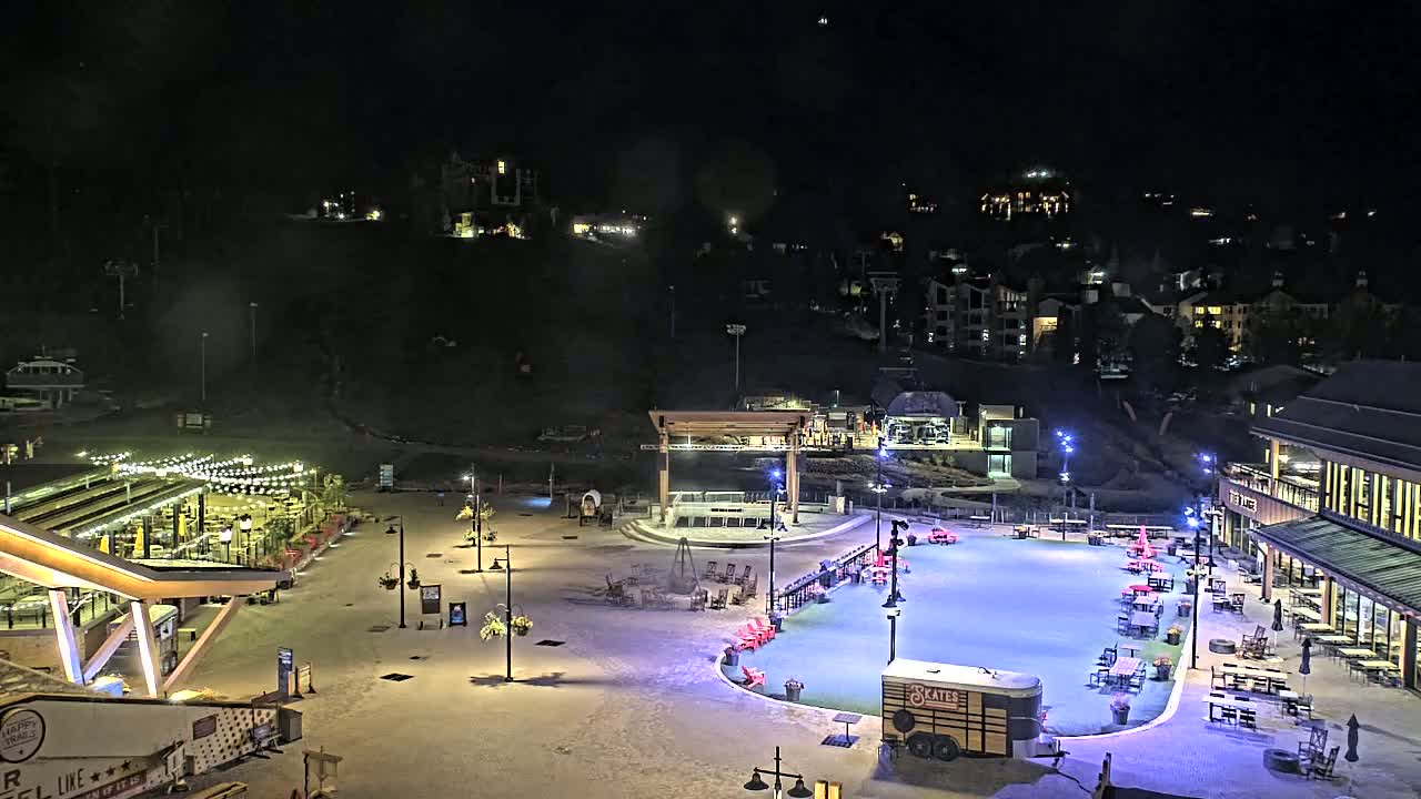 Steamboat Springs Ski Village Square & Ski Slopes Live Cam - Steamboat Springs, Routt County, Colorado, USA