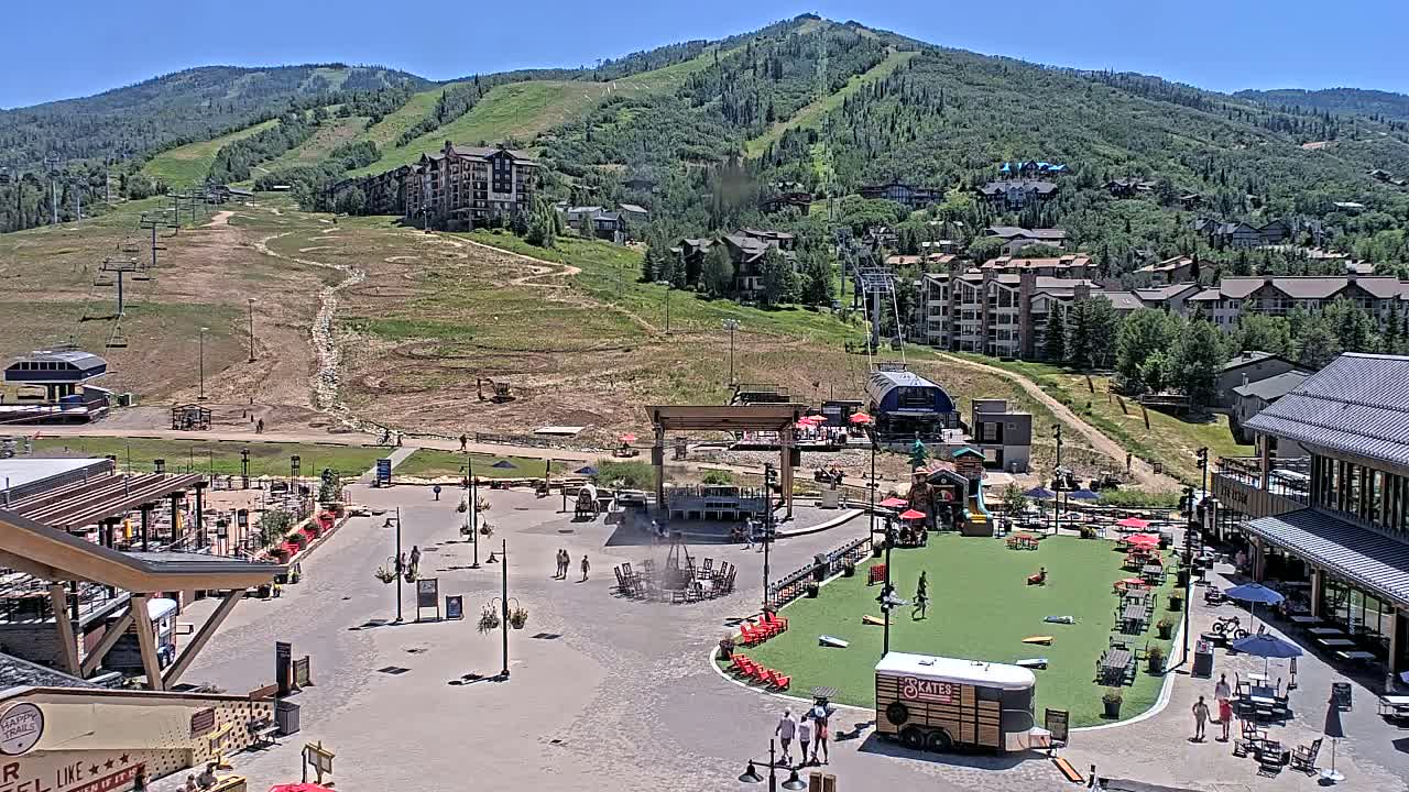 Steamboat Springs Ski Village Square & Ski Slopes Live Cam - Steamboat Springs, Routt County, Colorado, USA