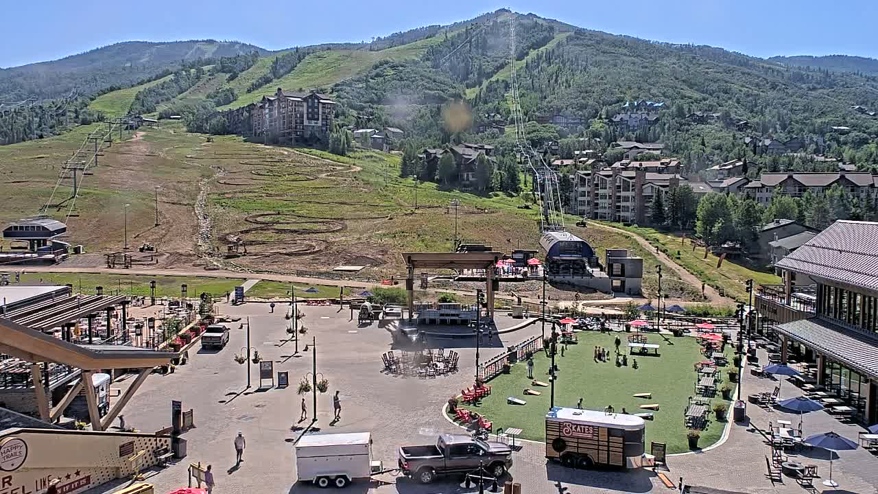 Steamboat Springs Ski Village Square & Ski Slopes Live Cam - Steamboat Springs, Routt County, Colorado, USA