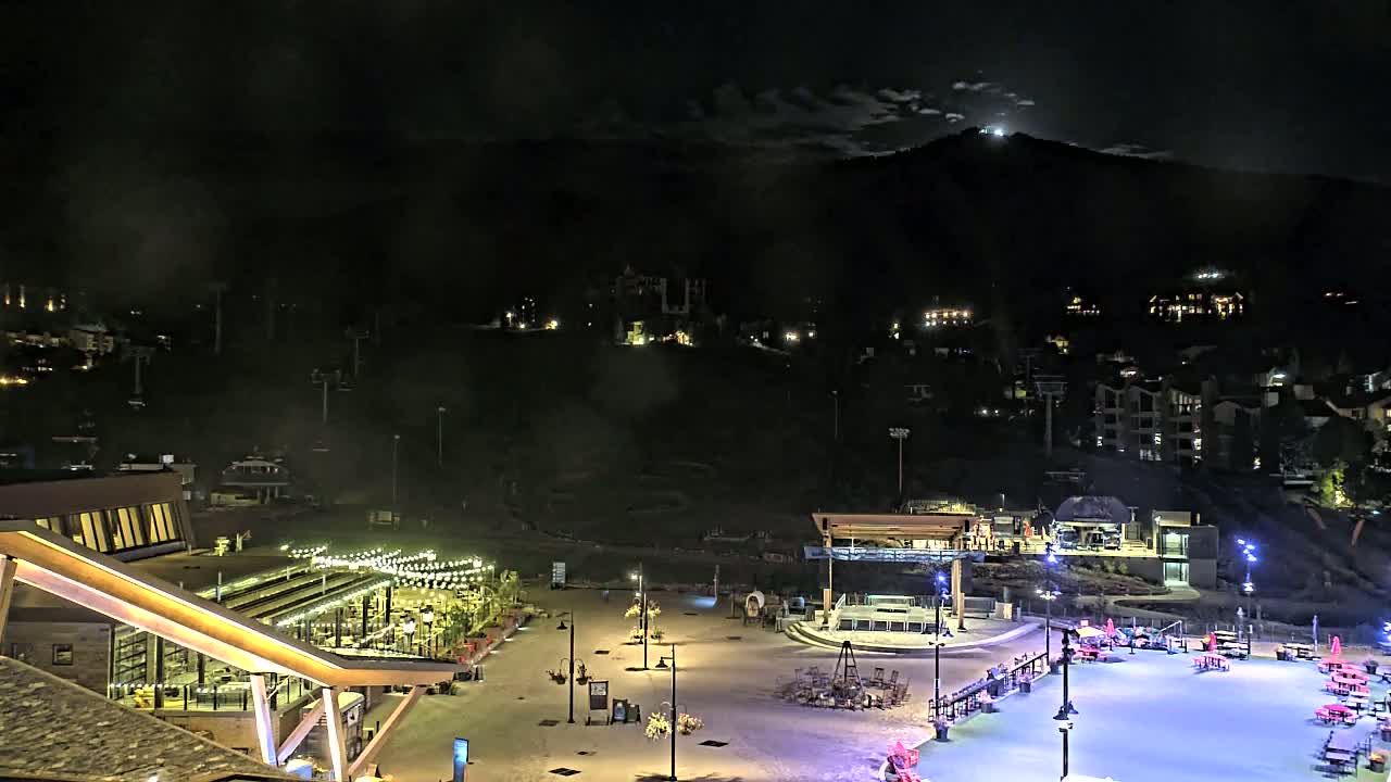 Steamboat Springs Ski Village Square & Ski Slopes Live Cam - Steamboat Springs, Routt County, Colorado, USA