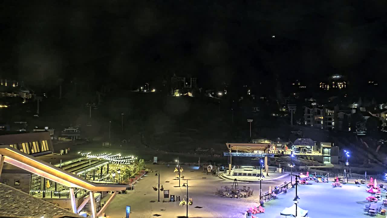 Steamboat Springs Ski Village Square & Ski Slopes Live Cam - Steamboat Springs, Routt County, Colorado, USA