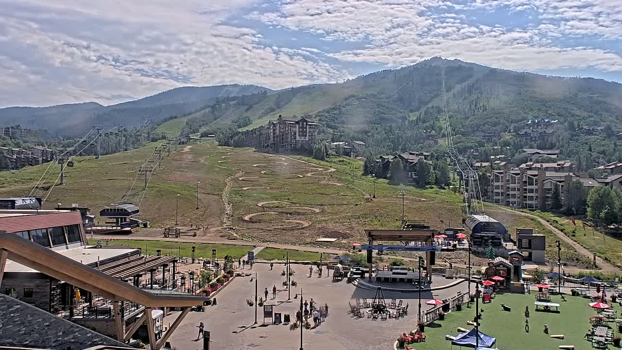 Steamboat Springs Ski Village Square & Ski Slopes Live Cam - Steamboat Springs, Routt County, Colorado, USA