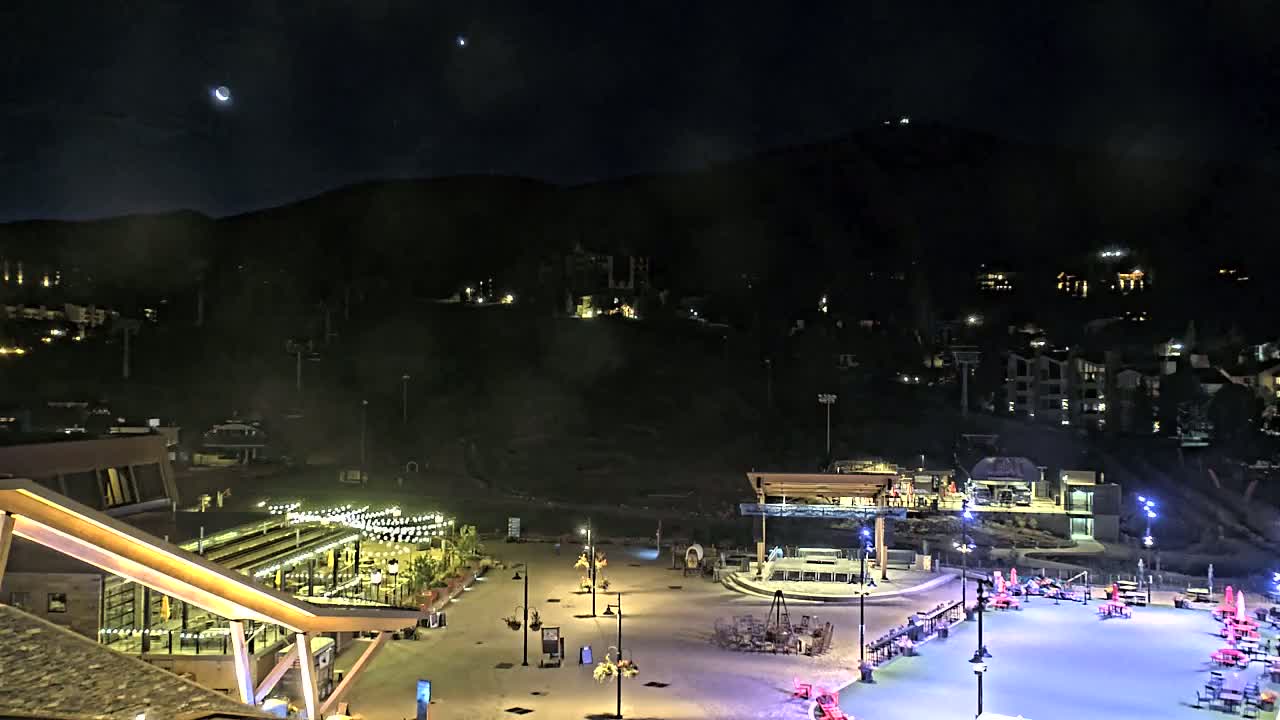 Steamboat Springs Ski Village Square & Ski Slopes Live Cam - Steamboat Springs, Routt County, Colorado, USA