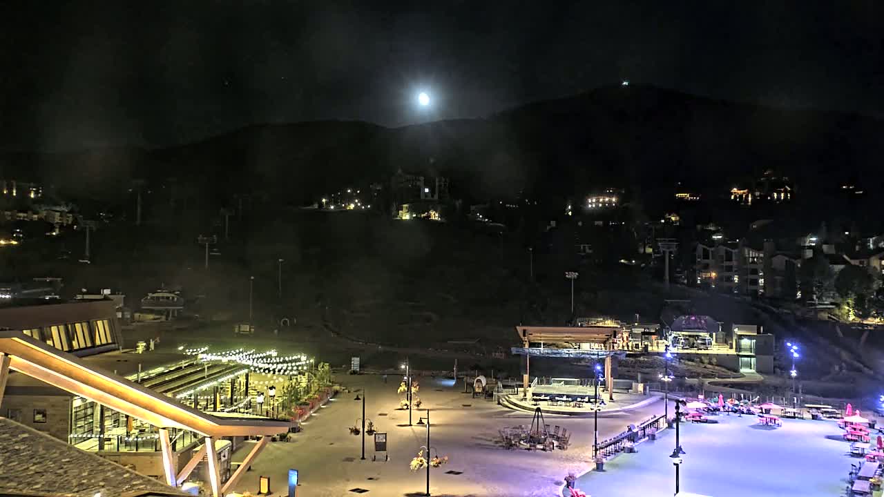 Steamboat Springs Ski Village Square & Ski Slopes Live Cam - Steamboat Springs, Routt County, Colorado, USA