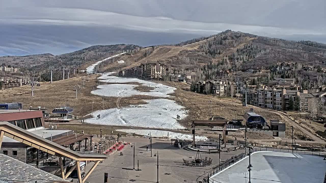 Steamboat Springs Ski Village Square & Ski Slopes Live Cam - Steamboat Springs, Routt County, Colorado, USA
