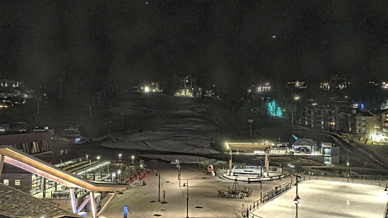 Steamboat Springs Ski Village Square & Ski Slopes Live Cam - Steamboat Springs, Routt County, Colorado, USA
