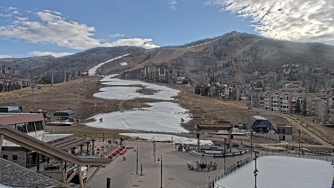 Steamboat Springs Ski Village Square & Ski Slopes Live Cam - Steamboat Springs, Routt County, Colorado, USA