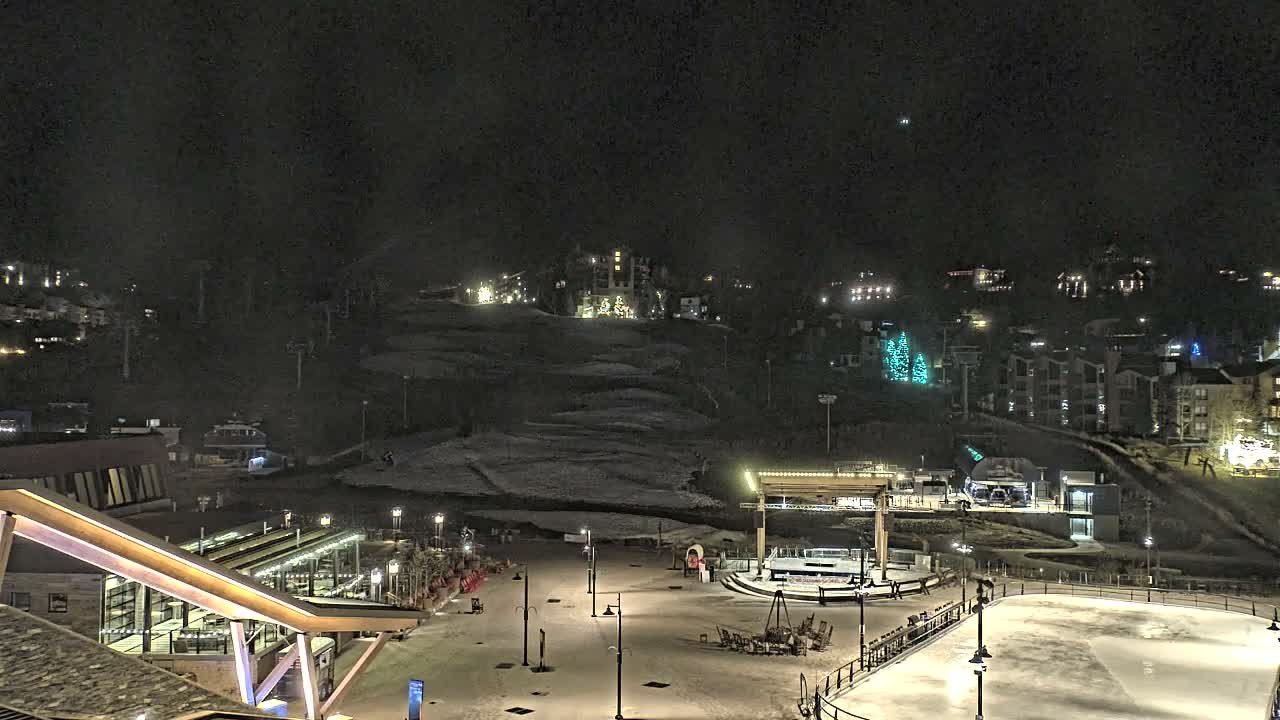 Steamboat Springs Ski Village Square & Ski Slopes Live Cam - Steamboat Springs, Routt County, Colorado, USA