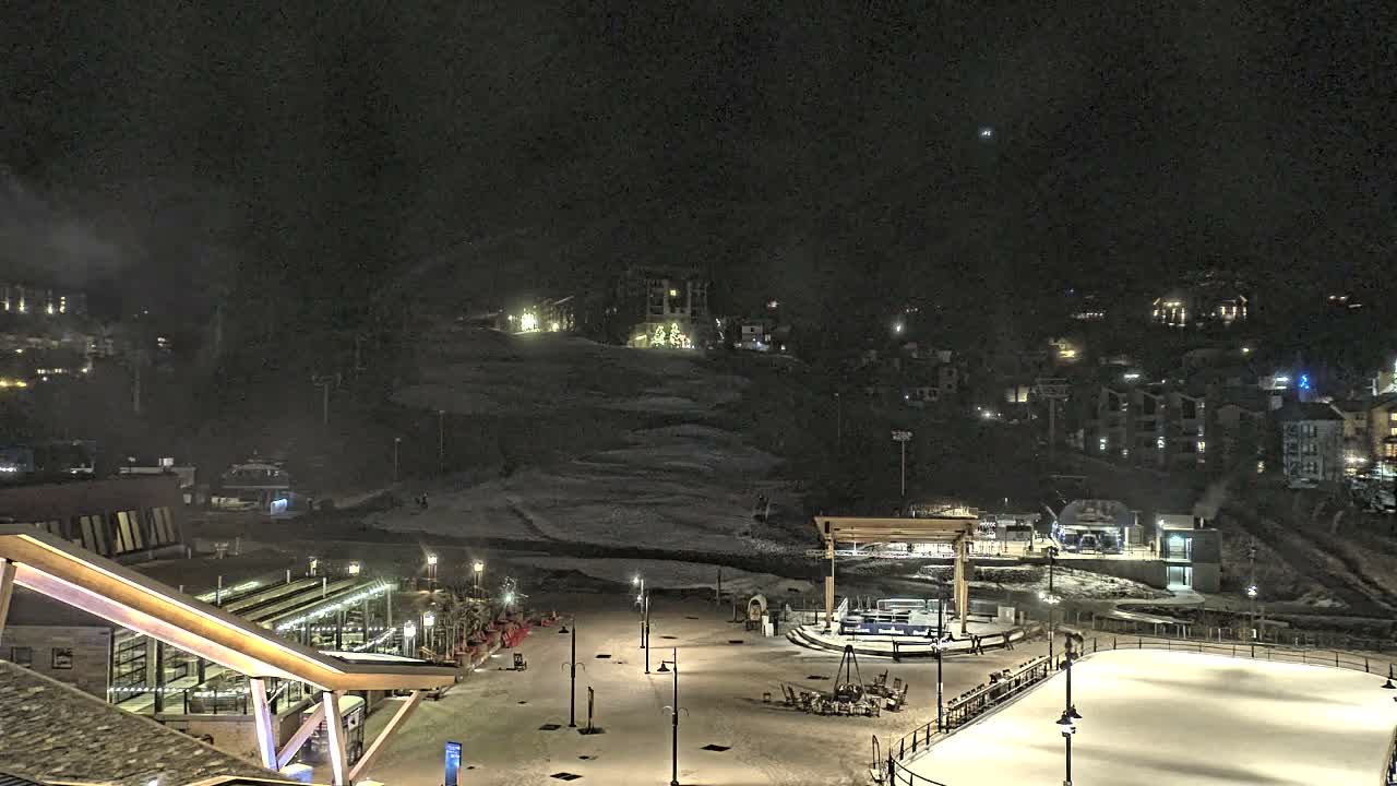 Steamboat Springs Ski Village Square & Ski Slopes Live Cam - Steamboat Springs, Routt County, Colorado, USA