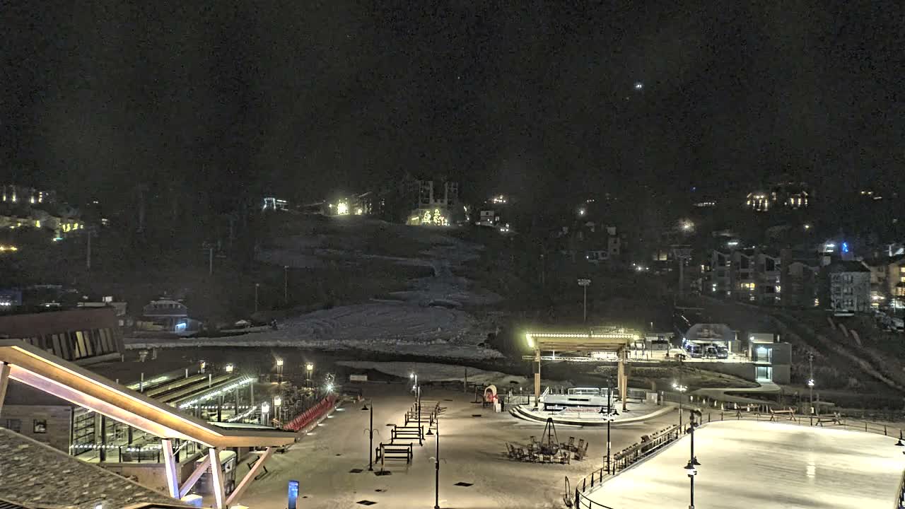 Steamboat Springs Ski Village Square & Ski Slopes Live Cam - Steamboat Springs, Routt County, Colorado, USA