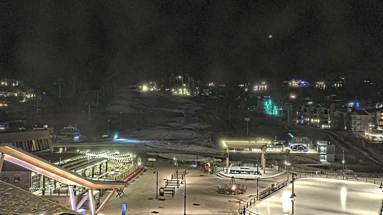 Steamboat Springs Ski Village Square & Ski Slopes Live Cam - Steamboat Springs, Routt County, Colorado, USA