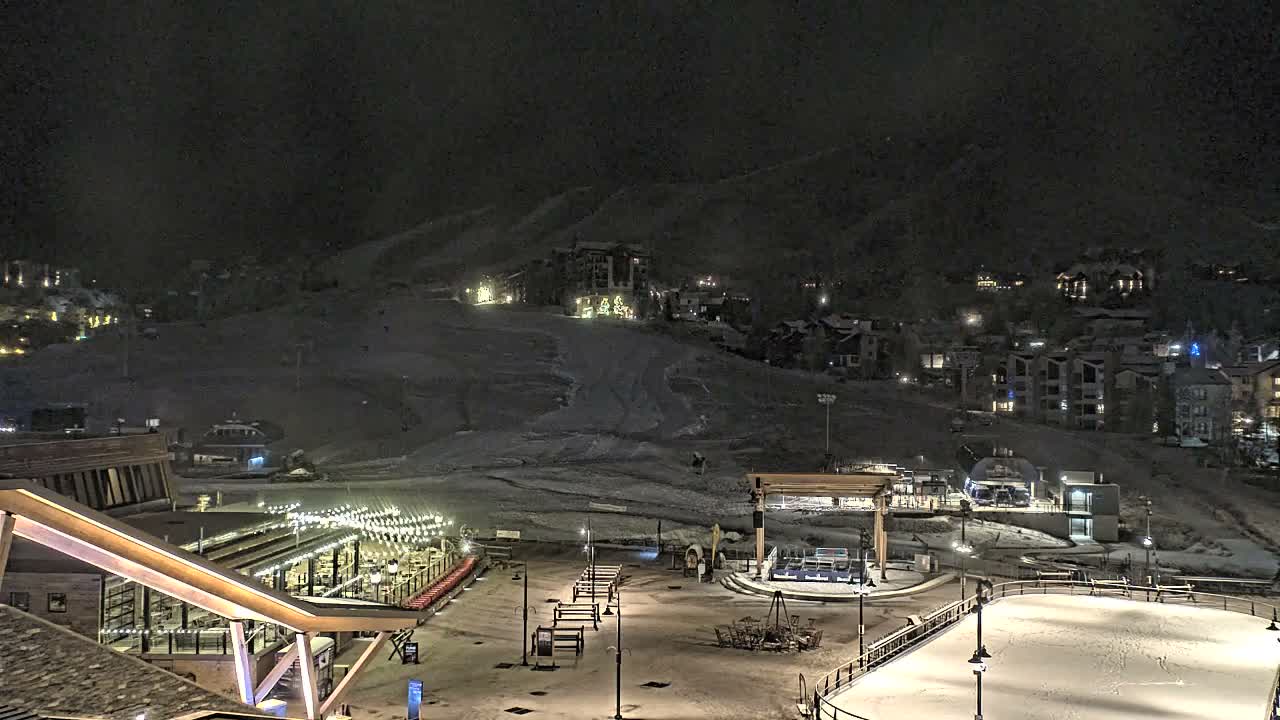 Steamboat Springs Ski Village Square & Ski Slopes Live Cam - Steamboat Springs, Routt County, Colorado, USA