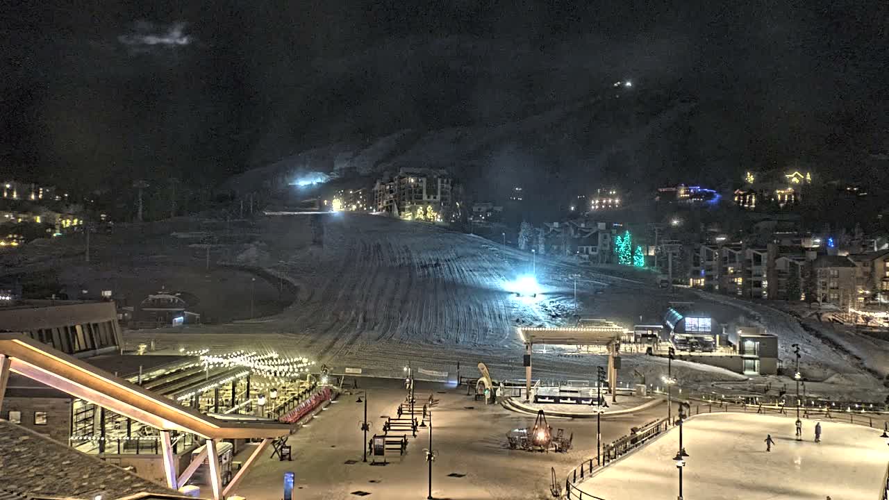 Steamboat Springs Ski Village Square & Ski Slopes Live Cam - Steamboat Springs, Routt County, Colorado, USA