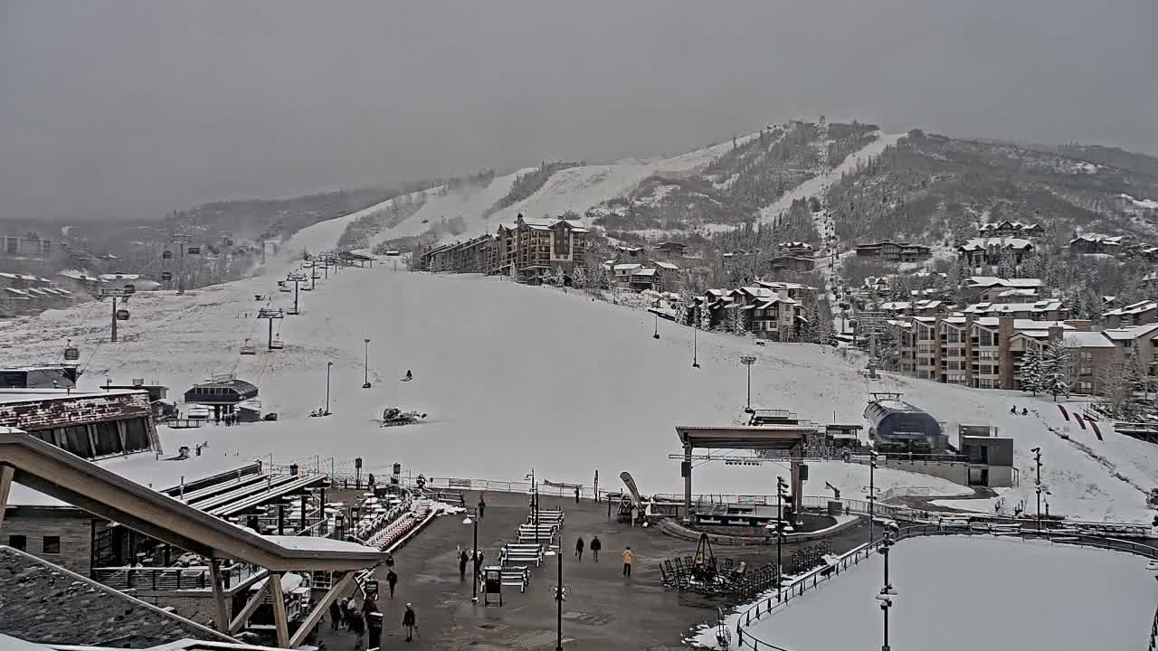 Steamboat Springs Ski Village Square & Ski Slopes Live Cam - Steamboat Springs, Routt County, Colorado, USA