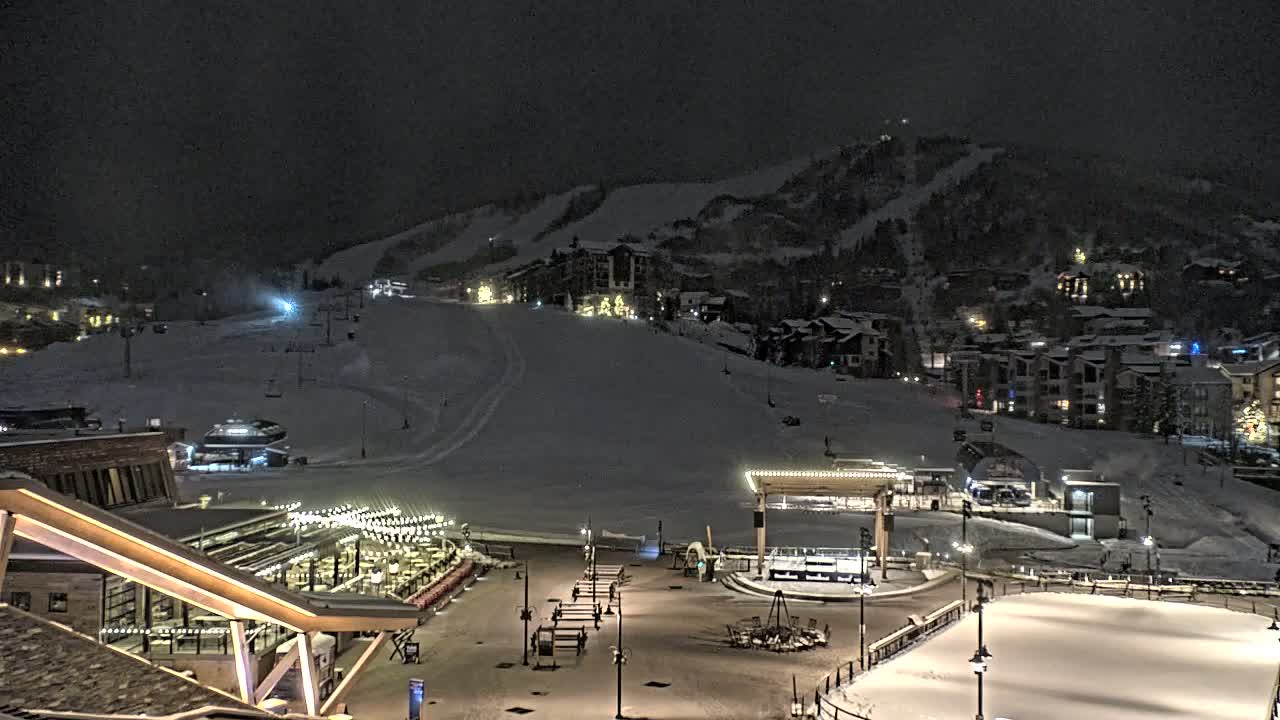 Steamboat Springs Ski Village Square & Ski Slopes Live Cam - Steamboat Springs, Routt County, Colorado, USA