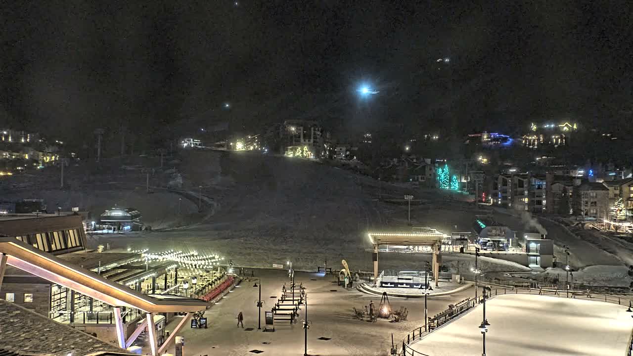 Steamboat Springs Ski Village Square & Ski Slopes Live Cam - Steamboat Springs, Routt County, Colorado, USA
