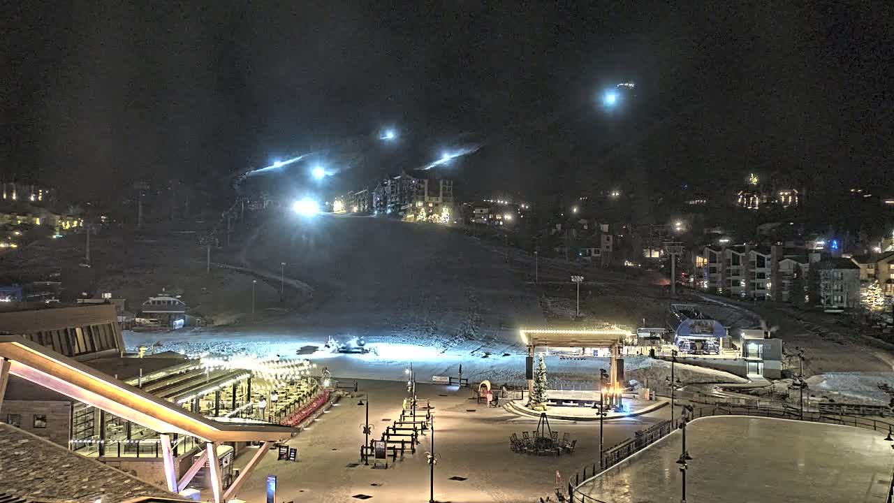 Steamboat Springs Ski Village Square & Ski Slopes Live Cam - Steamboat Springs, Routt County, Colorado, USA
