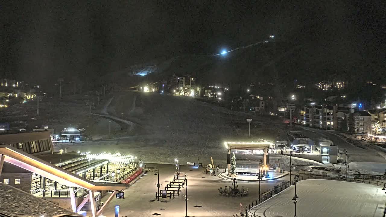 Steamboat Springs Ski Village Square & Ski Slopes Live Cam - Steamboat Springs, Routt County, Colorado, USA
