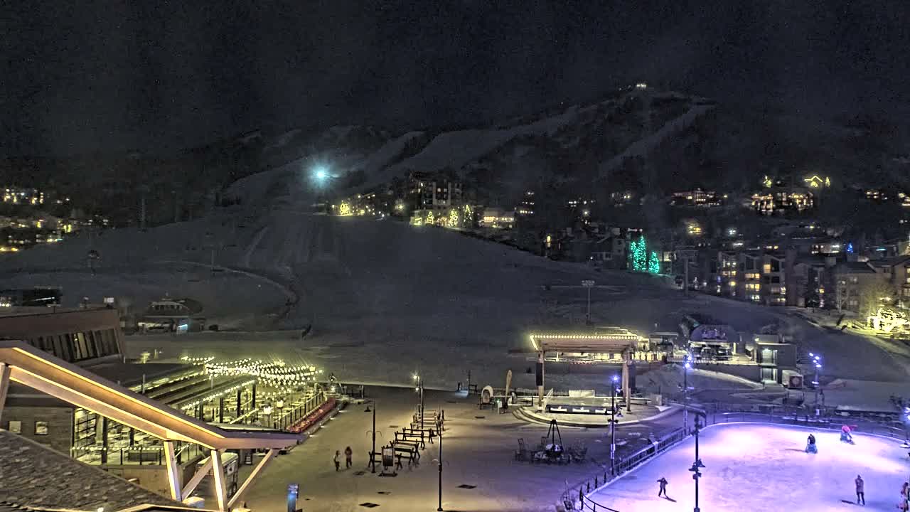 Steamboat Springs Ski Village Square & Ski Slopes Live Cam - Steamboat Springs, Routt County, Colorado, USA