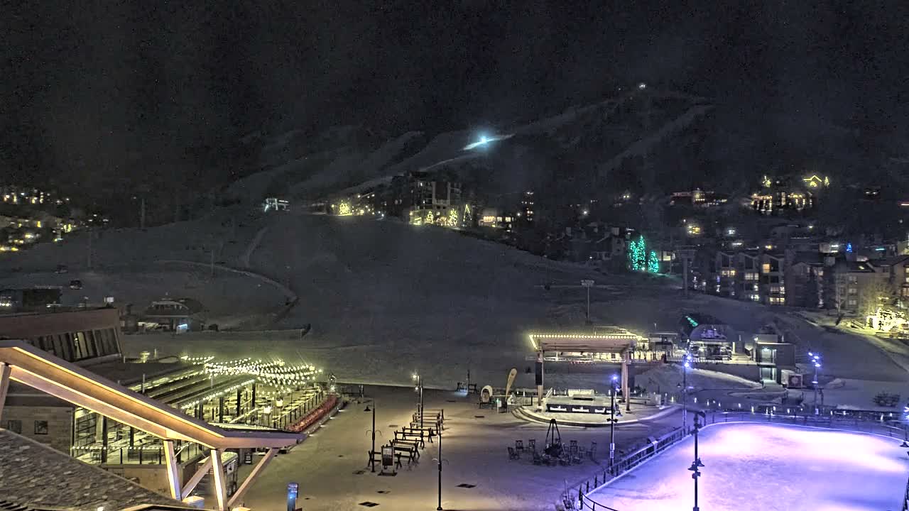 Steamboat Springs Ski Village Square & Ski Slopes Live Cam - Steamboat Springs, Routt County, Colorado, USA