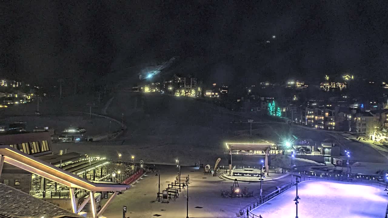 Steamboat Springs Ski Village Square & Ski Slopes Live Cam - Steamboat Springs, Routt County, Colorado, USA