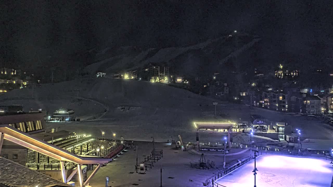 Steamboat Springs Ski Village Square & Ski Slopes Live Cam - Steamboat Springs, Routt County, Colorado, USA