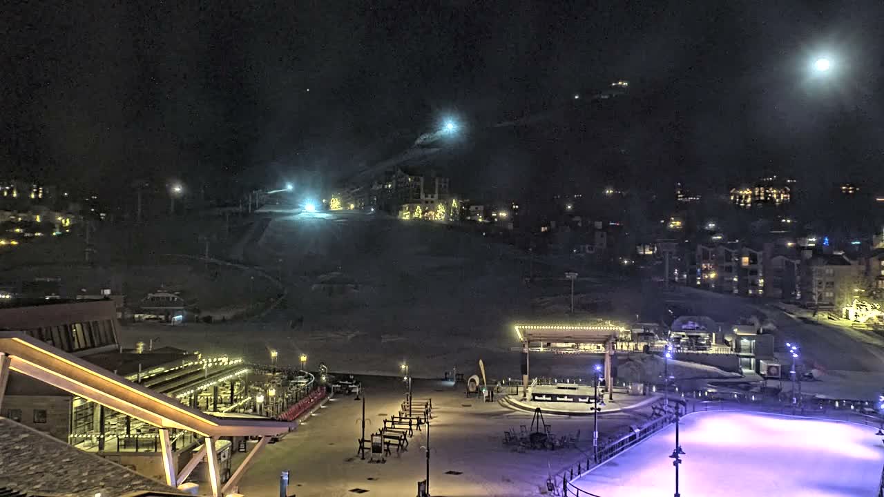 Steamboat Springs Ski Village Square & Ski Slopes Live Cam - Steamboat Springs, Routt County, Colorado, USA